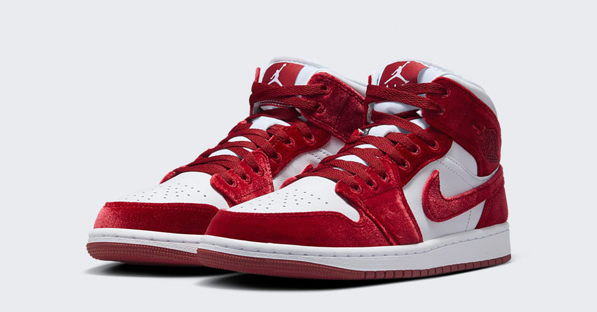 Air Jordan 1 Mid Red Velvet Festive velvet for the Christmas season